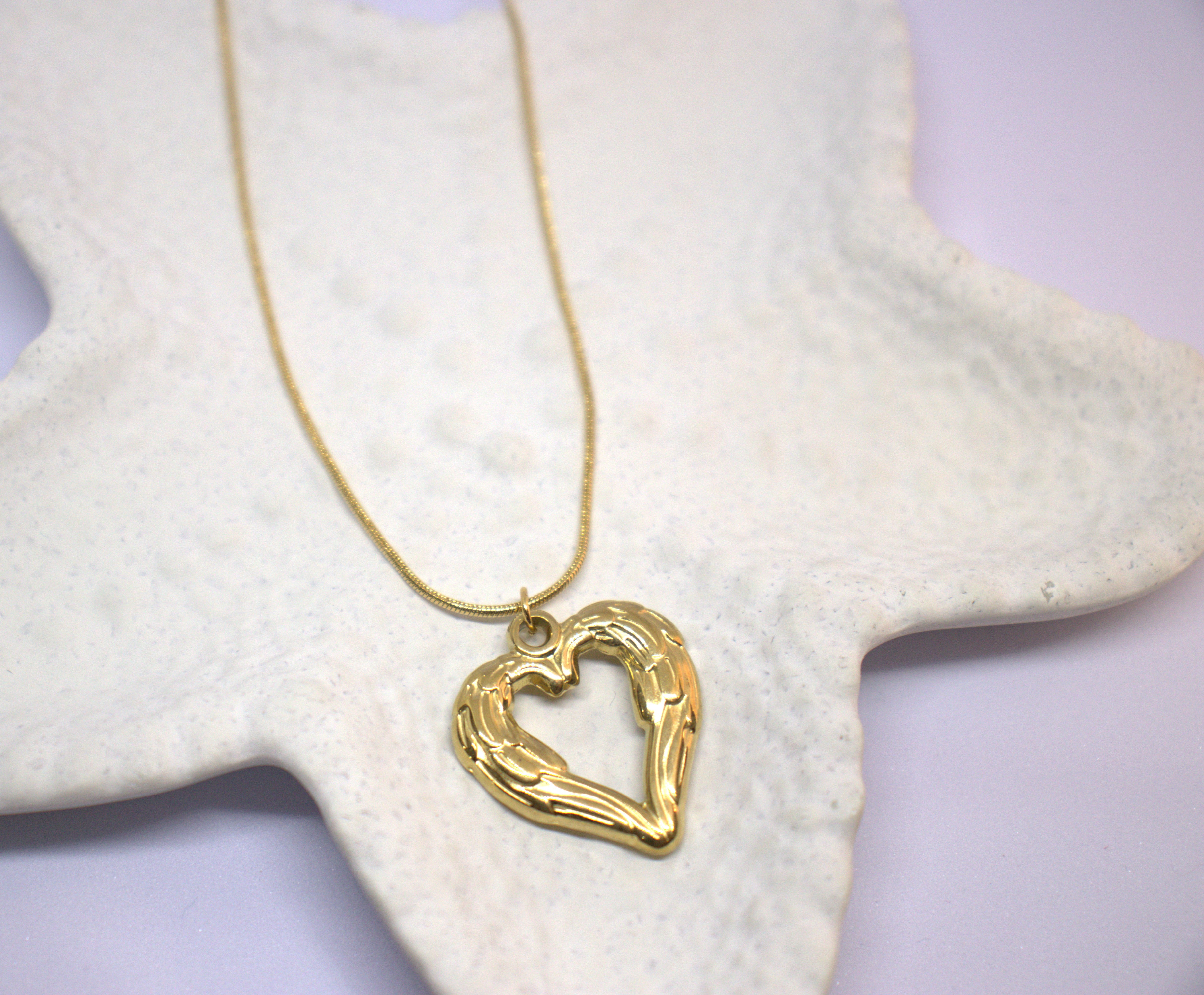 Minimal heart shape pendent – zenora jewellery