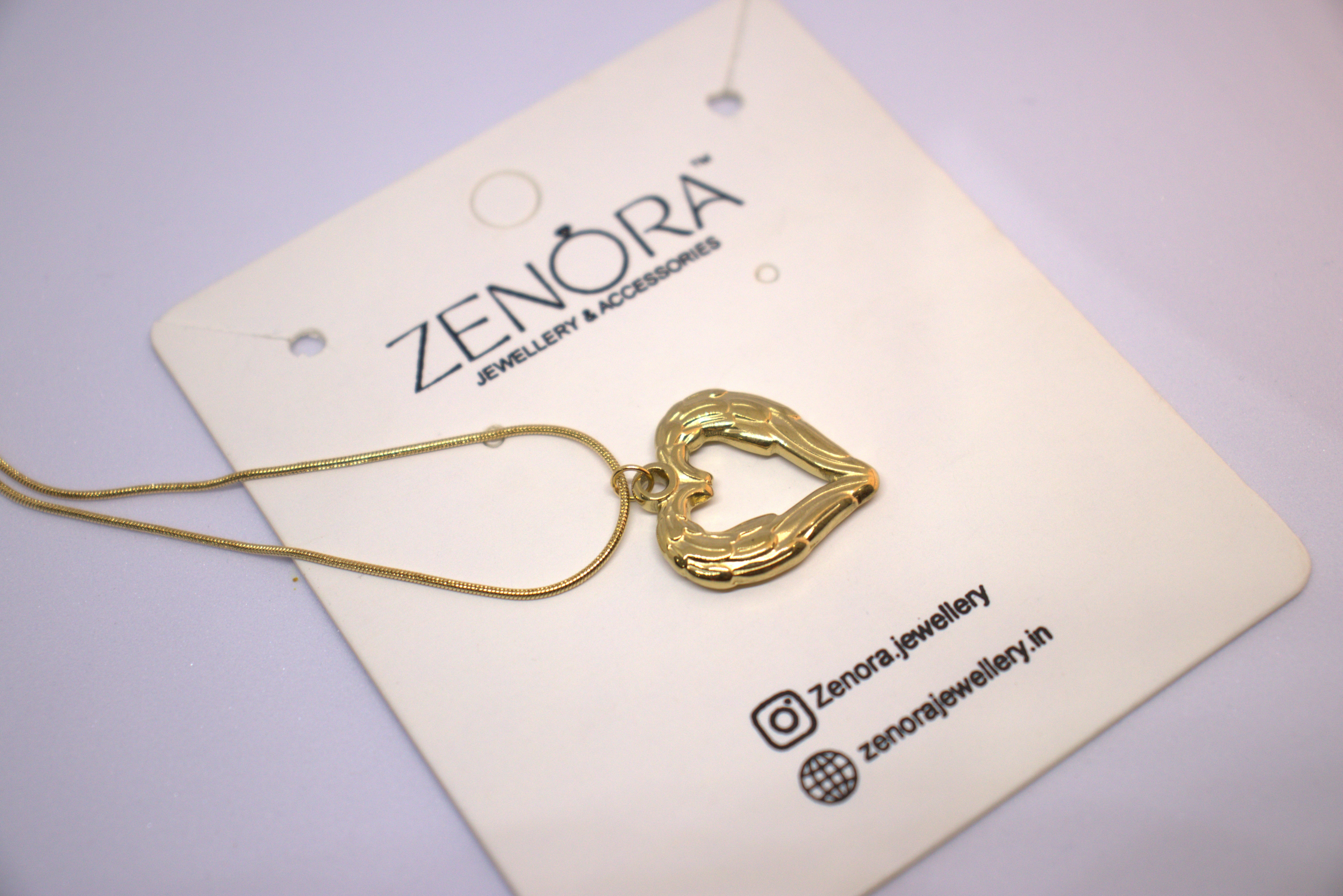 Minimal heart shape pendent – zenora jewellery