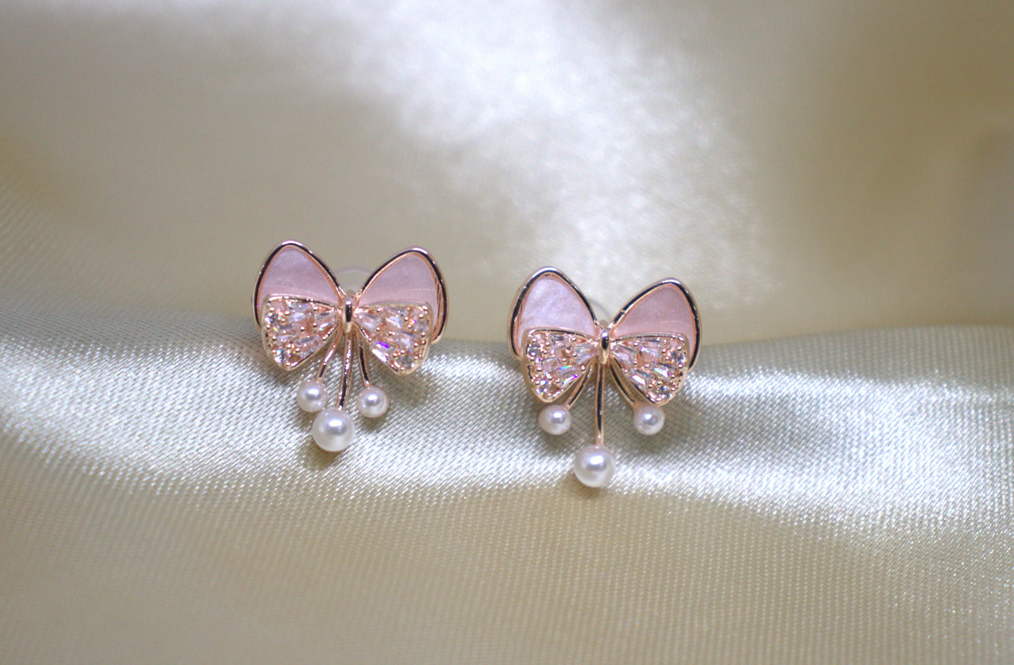 Elegant bow earrings